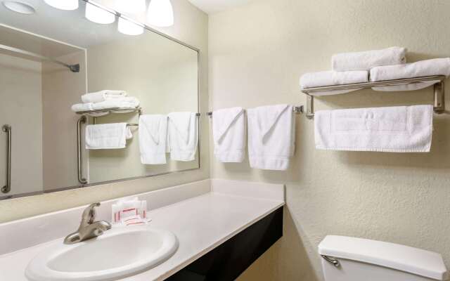 Ramada by Wyndham Luling