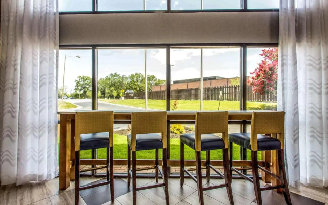 Holiday Inn Express Charlotte-Carowinds
