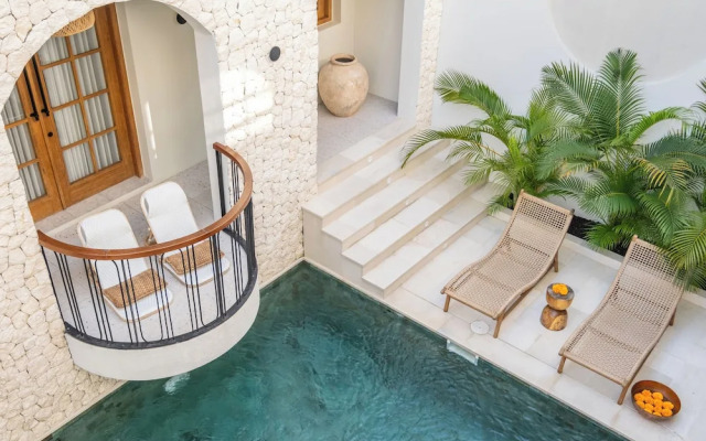 OriVista Luxe Boutique Villa en Canggu- Pool Side 1