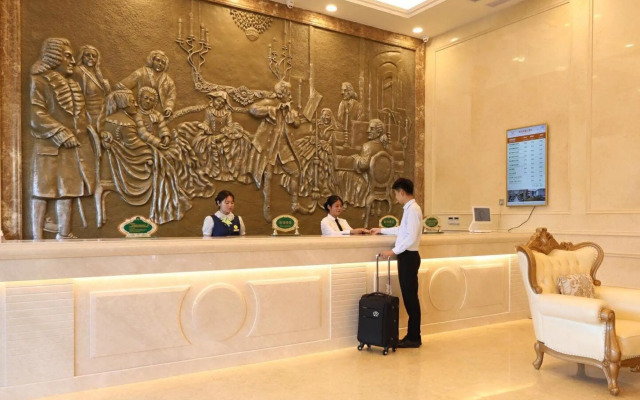 Vienna Classic Hotel (Qilu shoe city zoo store)