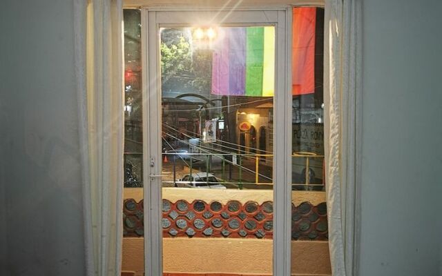 Vela Lounge & Hostel PV