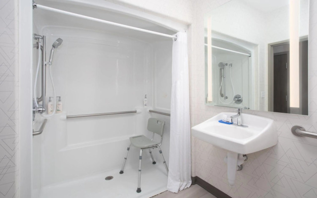 Holiday Inn Express & Suites Grand Junction by IHG