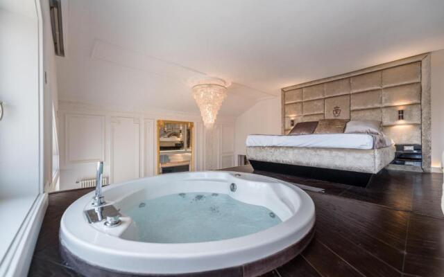 Luxury Suites Down Town