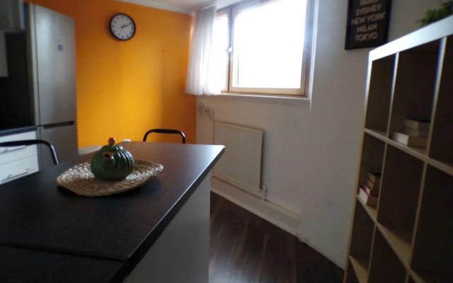 Chelsea Orange Apartment Sleeps10-petsok-parking