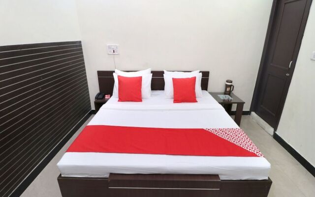 OYO 14860 Hotel Silver Star