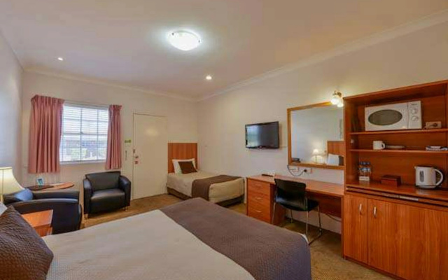 Cadman Motor Inn & Apartments – Guest Rooms – Tamworth