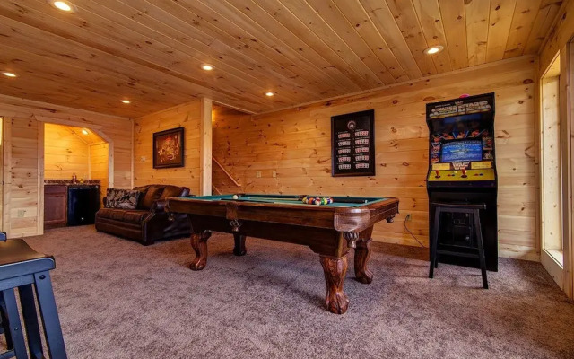 A River Runs Through It 3 Bedrooms 3 Bathrooms Cabin