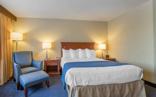 Quality Inn & Suites Brossard