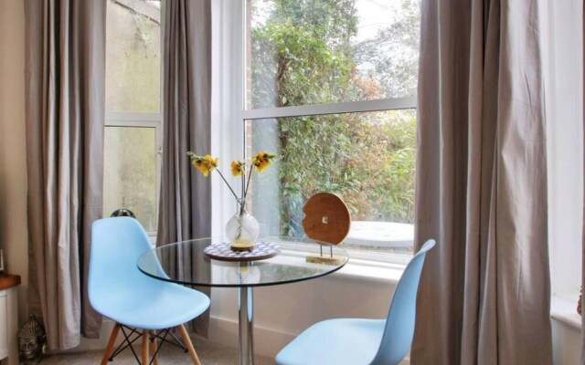 Stylish 1-bed Apartment - Heart of Tunbridge Wells