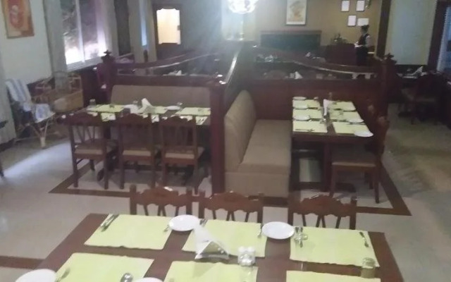 Hotel Raj Residency