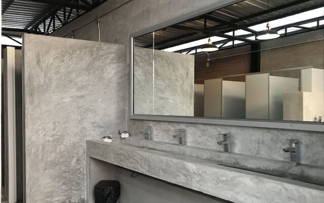 Kondee Cino Cafe and Glamping