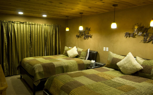 Treasure Mountain Inn