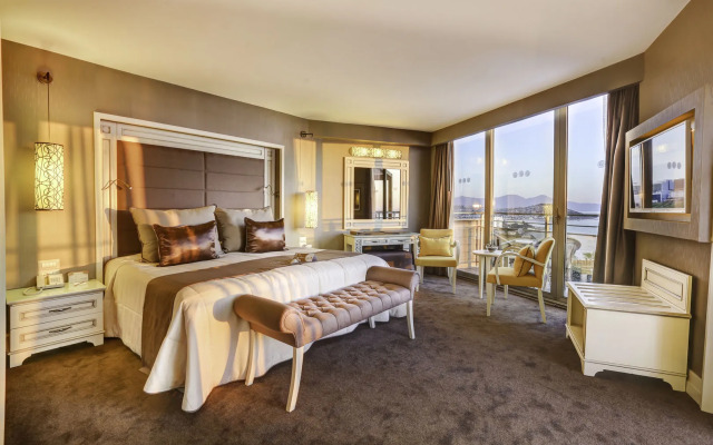 Qlusive Hotel