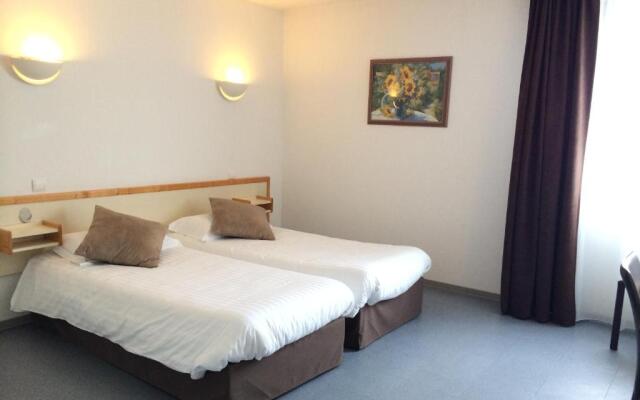 H¿tel-Restaurant Le Calice Du Gevaudan - A75