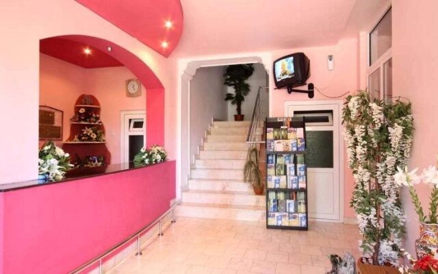 Hotel Dynes