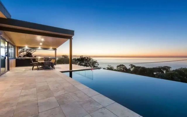 The Ocean s Edge Luxury Entertainer With Views