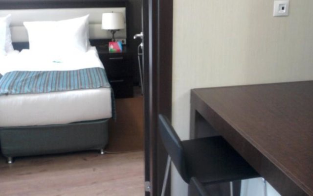 Na Naberezhnoy Vremena Goda