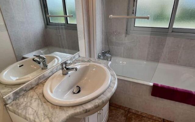 Attractive holiday home in Moëlan-sur-Mer with garden