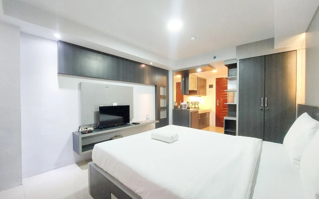 Homey And Warm Studio Apartment At Mansyur Residence