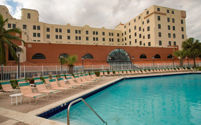 Design Suites Hollywood Beach