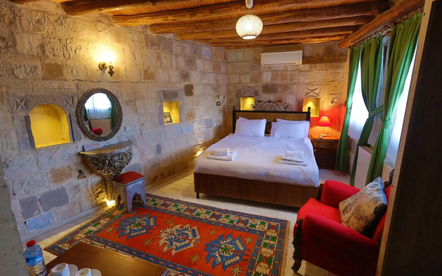 Bedrock Cave Hotel - Adults Only