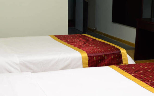 Xinyang Tianyi Express Hotel