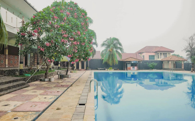 Kolam Renang Pangeran by RedDoorz
