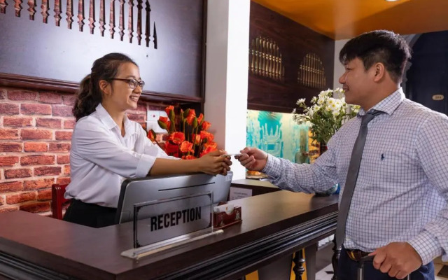 B & B Hanoi Hotel & Travel