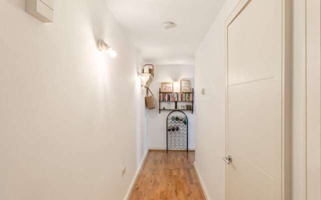 Amazing 2 Bed Apt W/balcony nr Stoke Newington