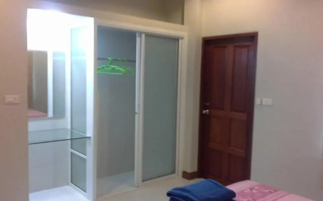Krisada Beach Resort