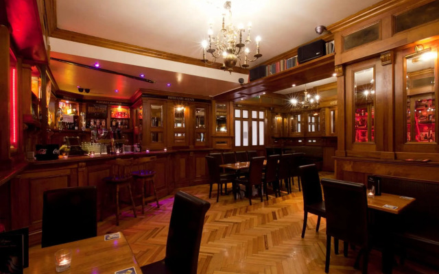 Harcourt Hotel