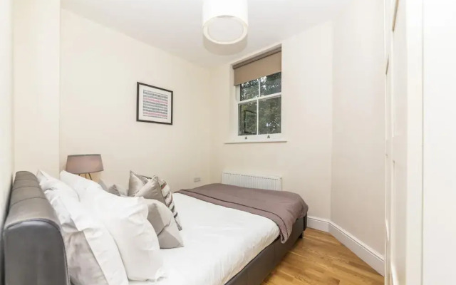 Modern Two Bedroom Apartment in Hammersmith -205a