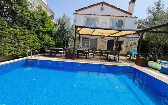 Alaçatı Otel Rebetiko