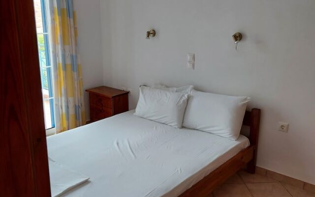 Matina Apartments Tyros