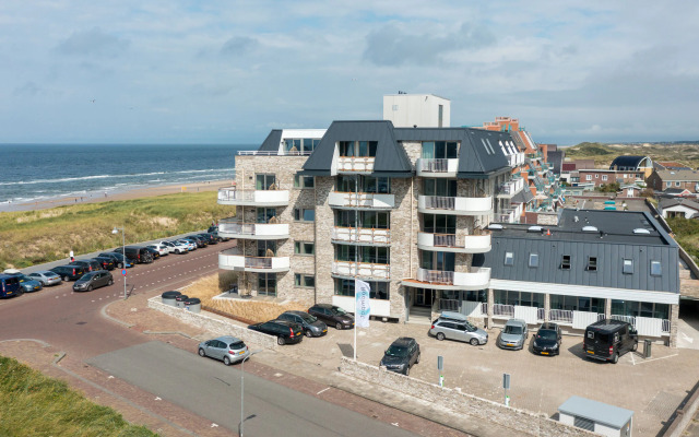 Bright Apartment Near Sea