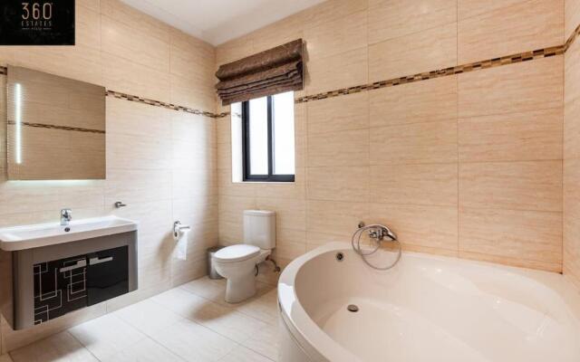Luxury APT with HOT TUB & BBQ with Valletta views by 360 Estates