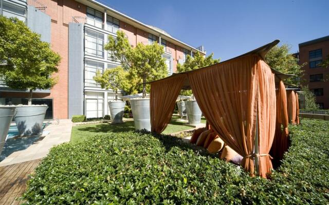 African Pride Melrose Arch Hotel, Autograph Collection