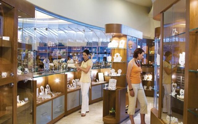 Beach Palace Resort, Cancún, Mexico