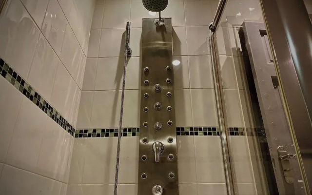 Sleeps10-parking-garden-hottub-petfriendly
