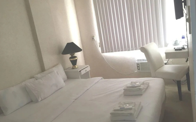 Grand Peninsula Suites