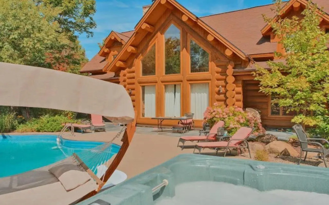 Executive Double 26 - Stunning Luxury log Home With hot tub Sauna Heated Pool