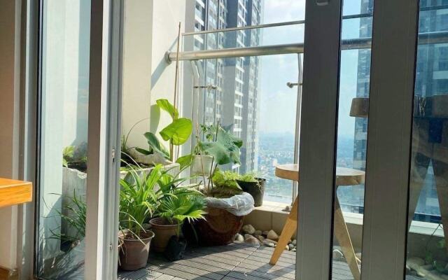 Lyshing Apartment in Vinhomes Luxury Landmark