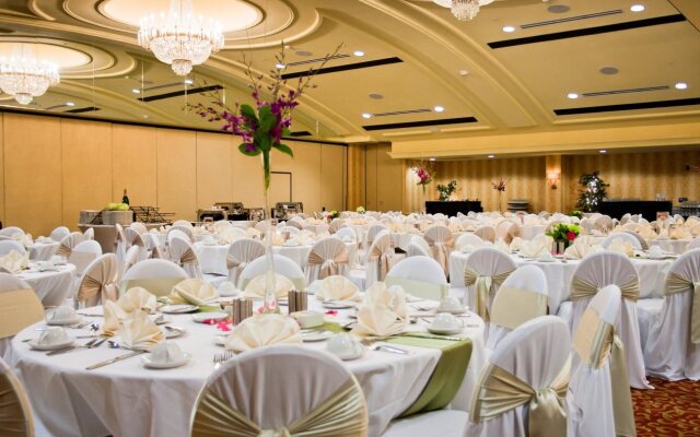 Crowne Plaza Louisville Airport Expo Ctr by IHG