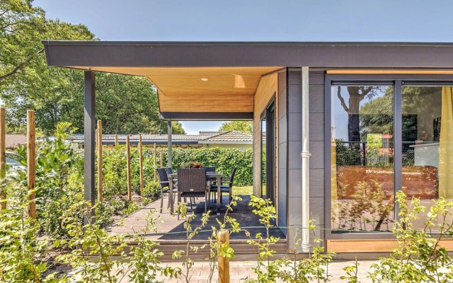 Beautiful Bungalow with Hot Tub in Kaatsheuvel