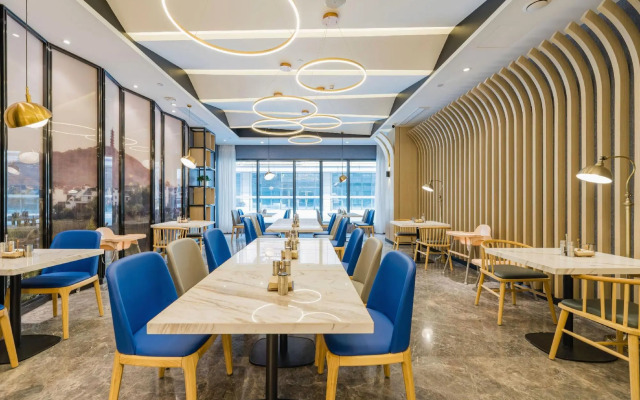 Atour Hotel Nanjing Maqun