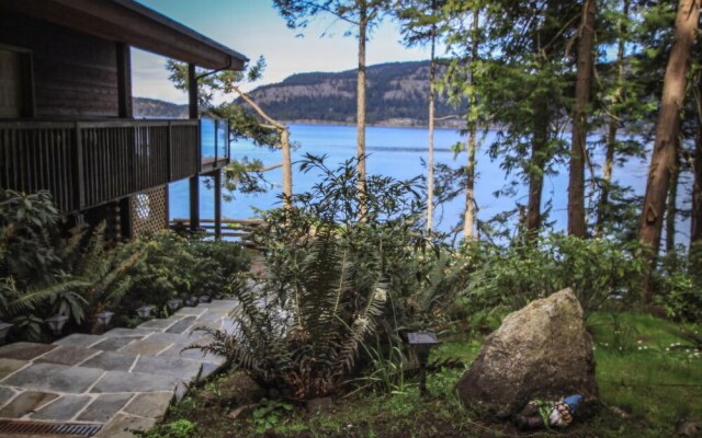 Salmonberry Inn