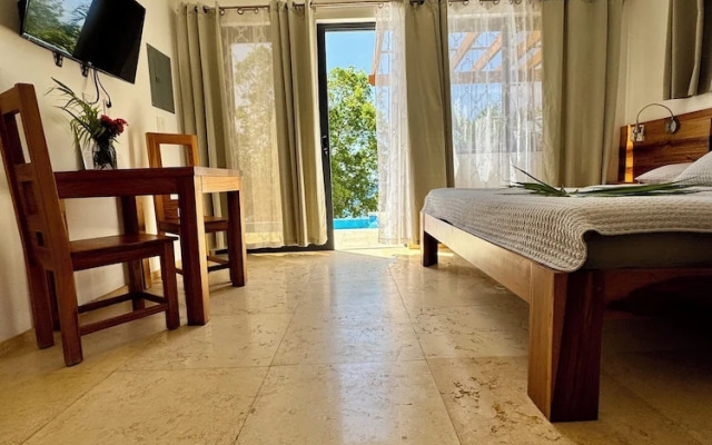 Roatan Infinity Pool & Ocean View