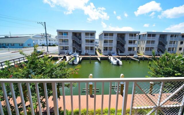 Laguna Vista 109 by RedAwning