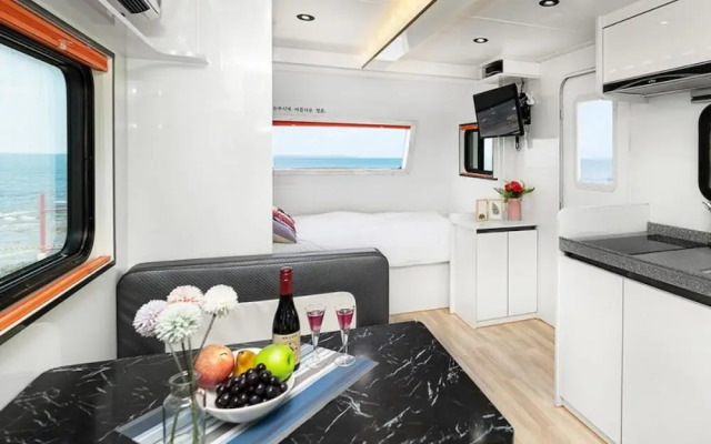 Pohang Guryongpo Uni's Bada Caravan