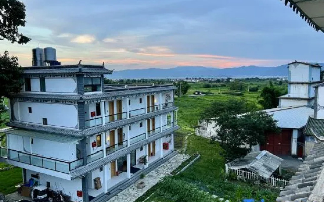 Baoyun Resident Hostel – Outside – Dali